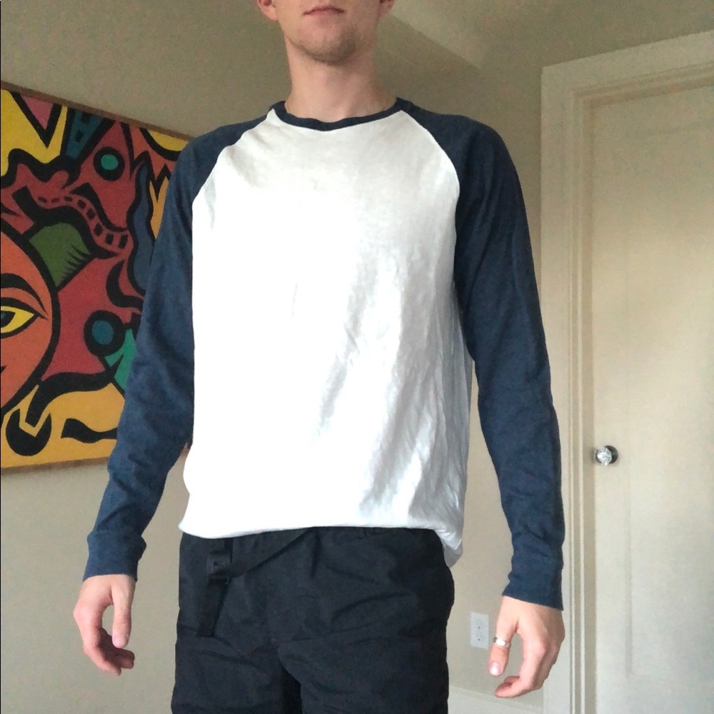 Men’s baseball style long sleeve t shirt.